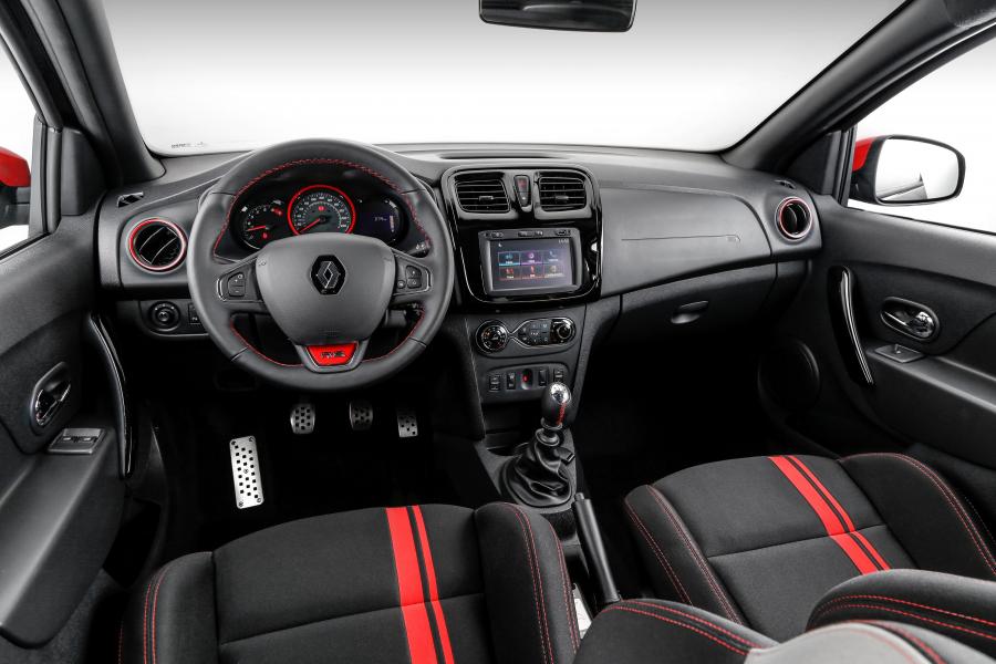 Торпедо Renault Sandero R.S. 2.0 Racing Spirit 2017 года  (фото 8 из 30)